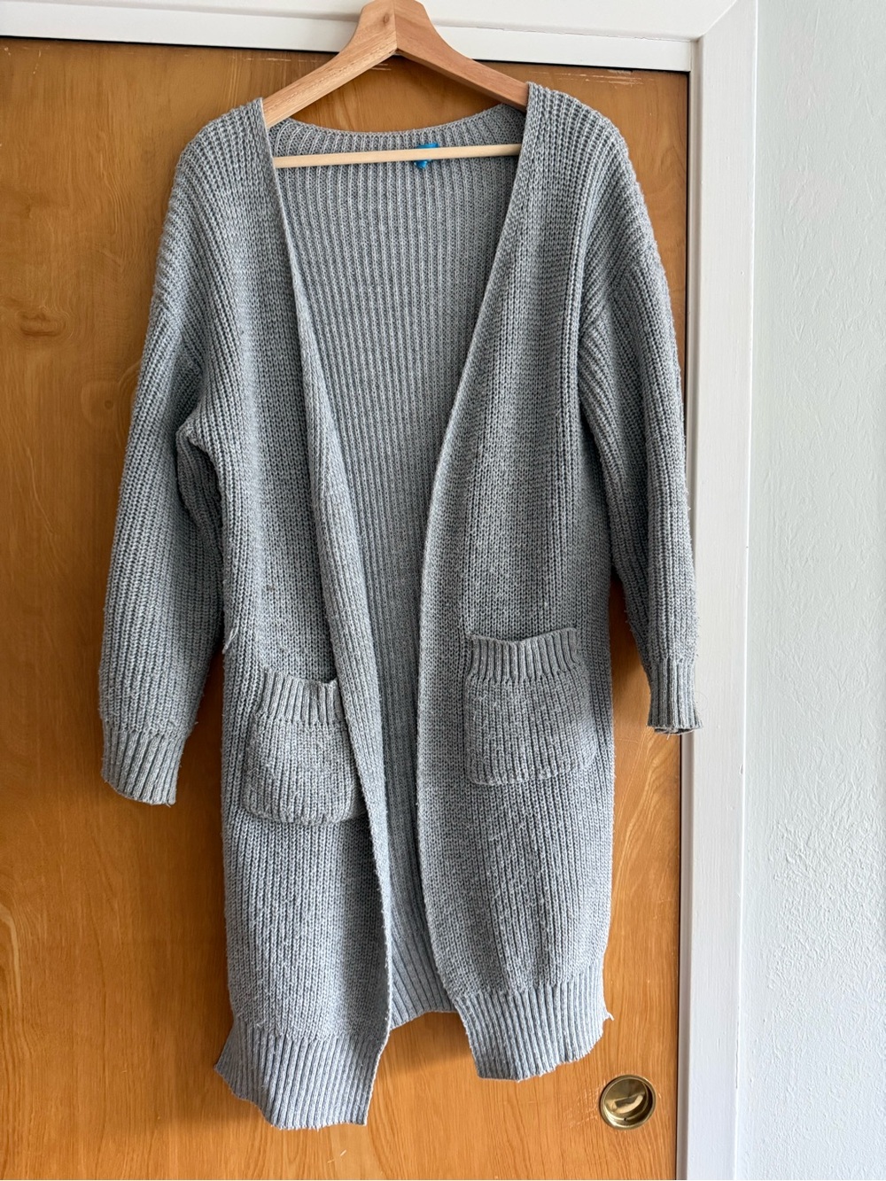 Cozy Open-Front Gray Ribbed Knit Cardigan with Pockets